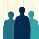 Grupo de personas colaborando en un equipo